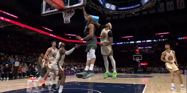 世界杯比赛直播地址-翻江倒海！戈贝尔轻松揽下前场板 随后单臂暴扣打进还要加罚